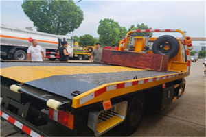 左贡附近拖车电话号码服务